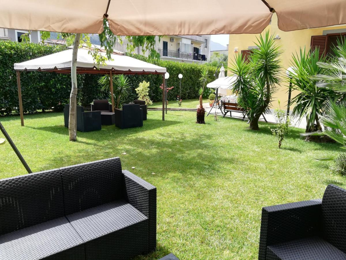 Depandance Con Piscina In Uso In Esclusivo In B&B SantʼAntonio Abate Екстериор снимка