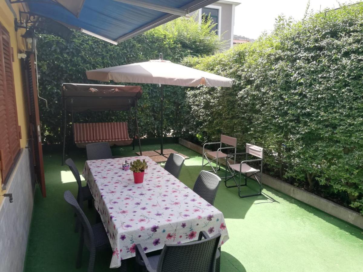 Depandance Con Piscina In Uso In Esclusivo In B&B SantʼAntonio Abate Екстериор снимка