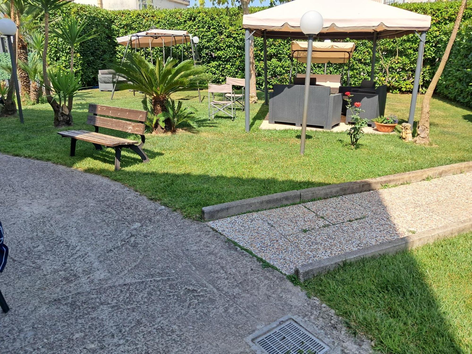 Depandance Con Piscina In Uso In Esclusivo In B&B SantʼAntonio Abate Екстериор снимка